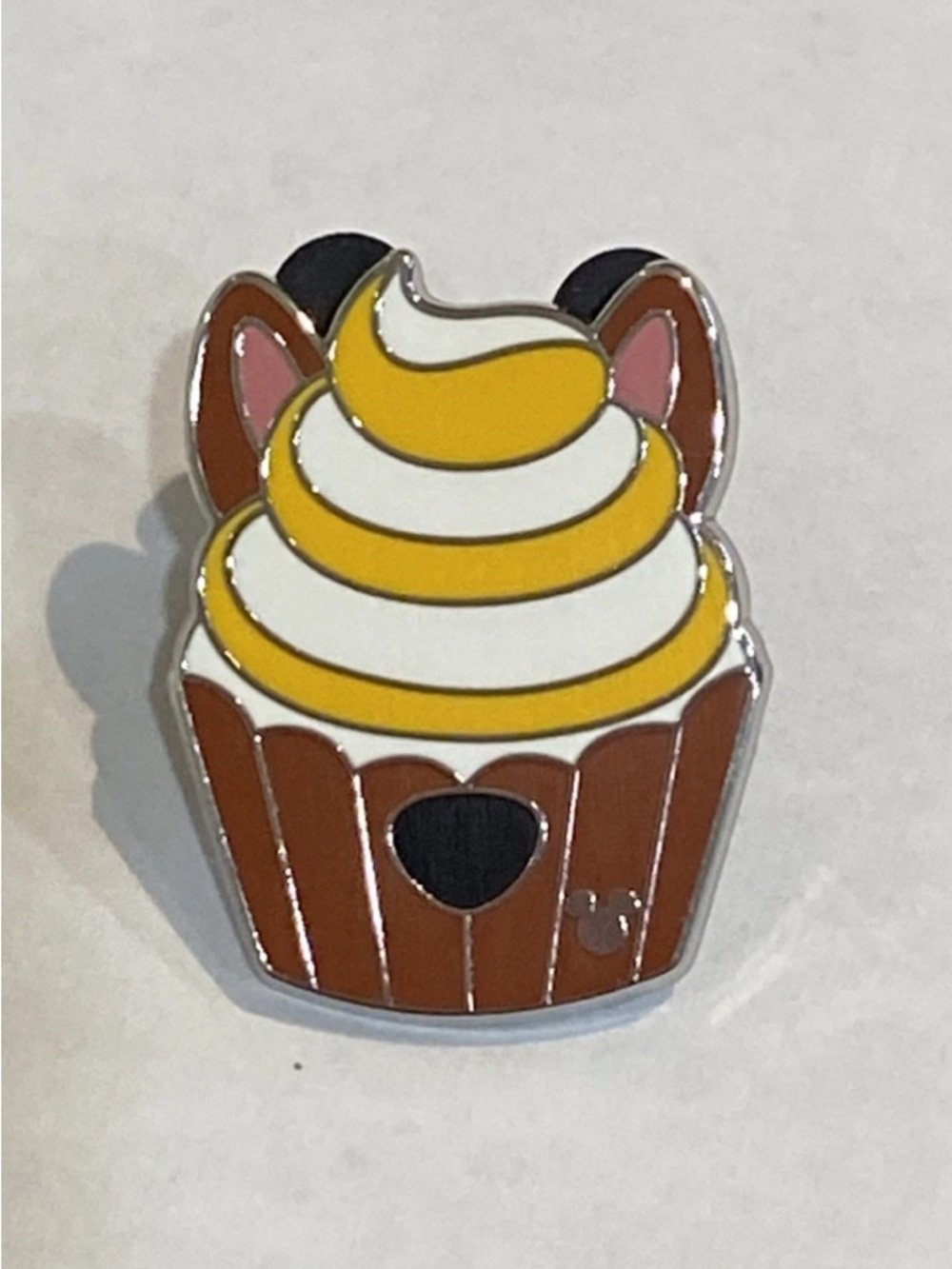 Disney world Hidden Disney Mickey Wave A Cupcakes Chip Cupcake Pin